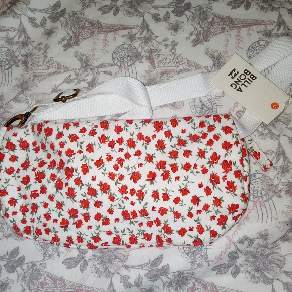 I'm selling a BillaBong Rose bag - Picture 2 of 5